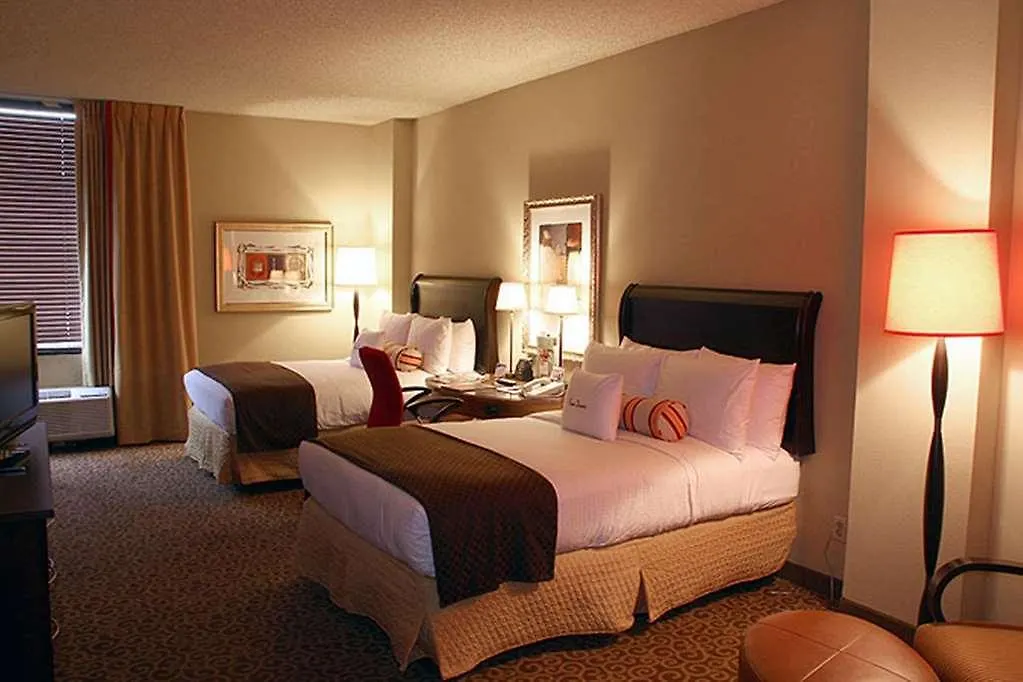 Отель Doubletree By Hilton Memphis Downtown 4*,