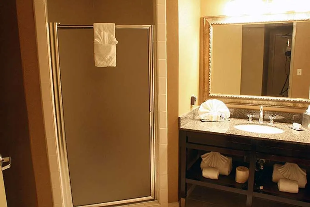 Отель Doubletree By Hilton Memphis Downtown 4*,  США