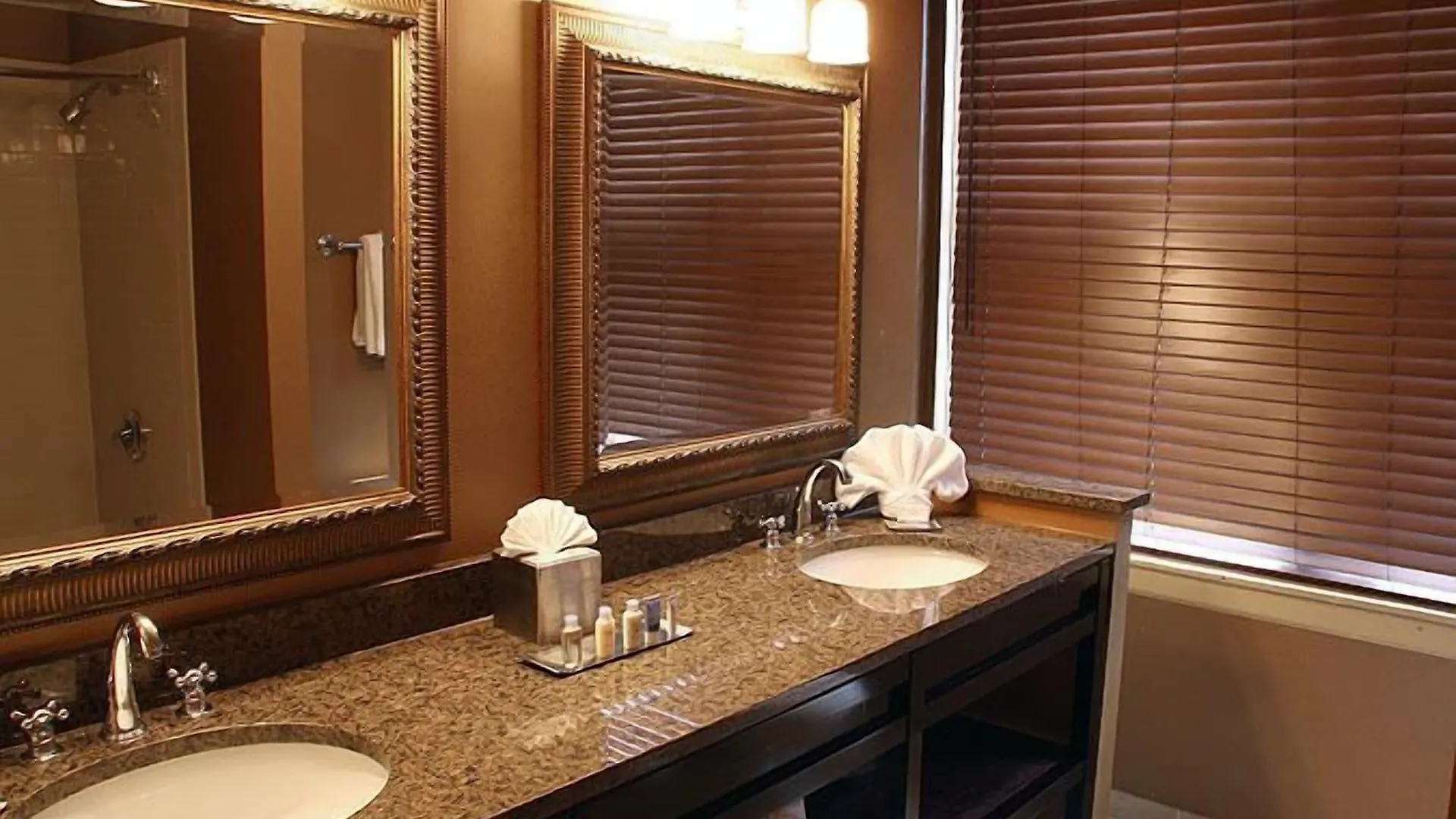 Отель Doubletree By Hilton Memphis Downtown США