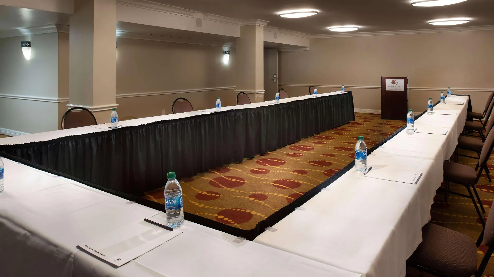 ****  Отель Doubletree By Hilton Memphis Downtown США