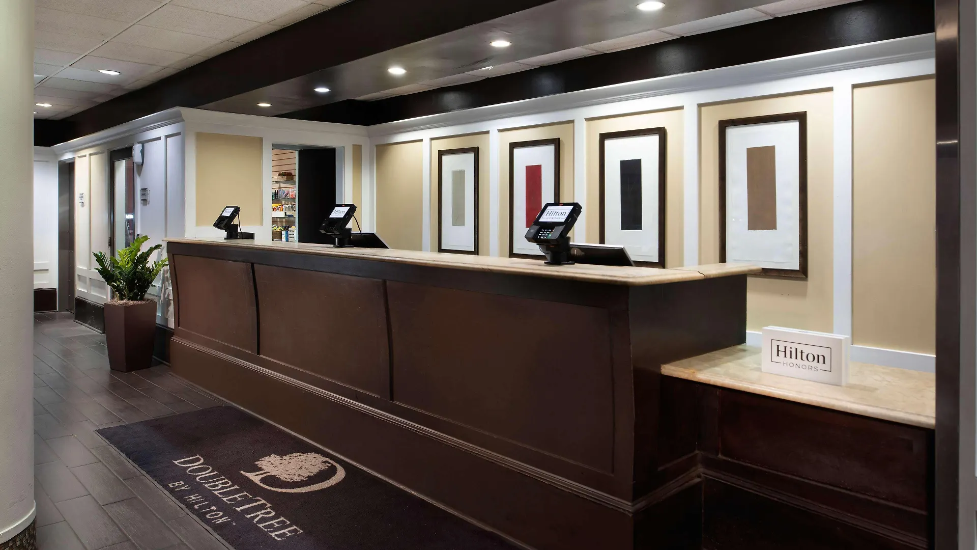Отель Doubletree By Hilton Memphis Downtown 4*,  США