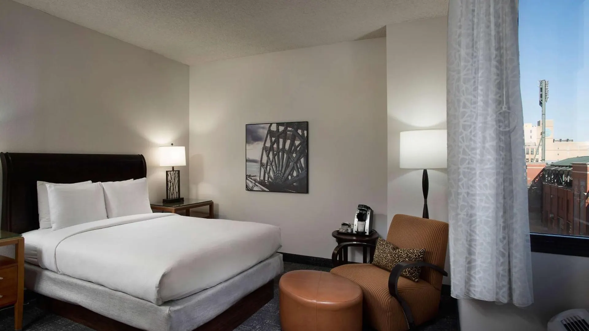 Отель Doubletree By Hilton Memphis Downtown 4*,  США