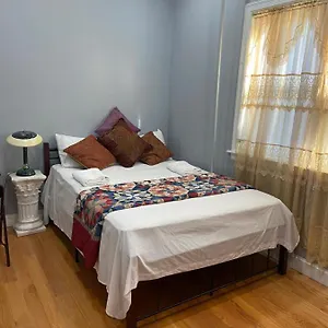 Guest house A Lovely In Queens