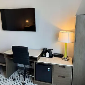 Hotel Super 8 By Wyndham Bronx Near Stadium