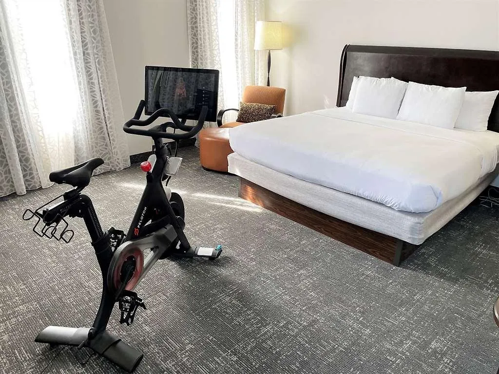 Doubletree By Hilton Memphis Downtown Hotel 4*,